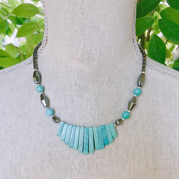 VTG Turquoise-Hued Howlite Gemstone Hematite Necklace 18" Barrel Clasp Jewelry - Picture 3 of 8